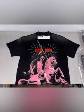 FIRST ROW Men’s Black Graphic Tee with Pink Statue Print